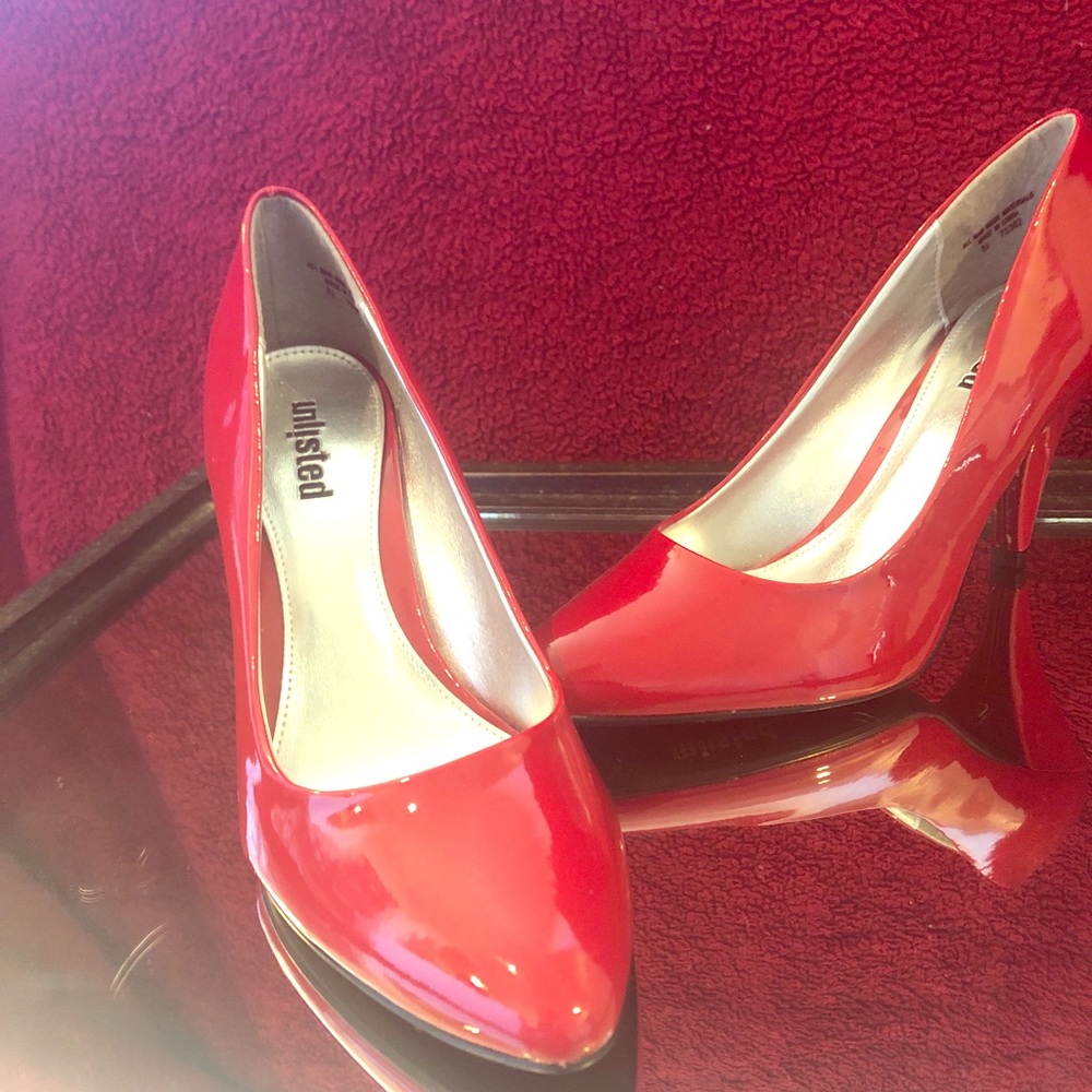 Unlisted red 8.5 women’s heels